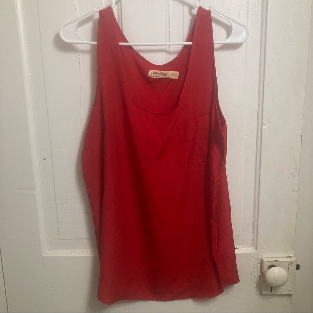 ⚡️ Faded Glory red tank with chest pocket size large